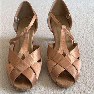 Gorgeous tan/gold dancing shoes
